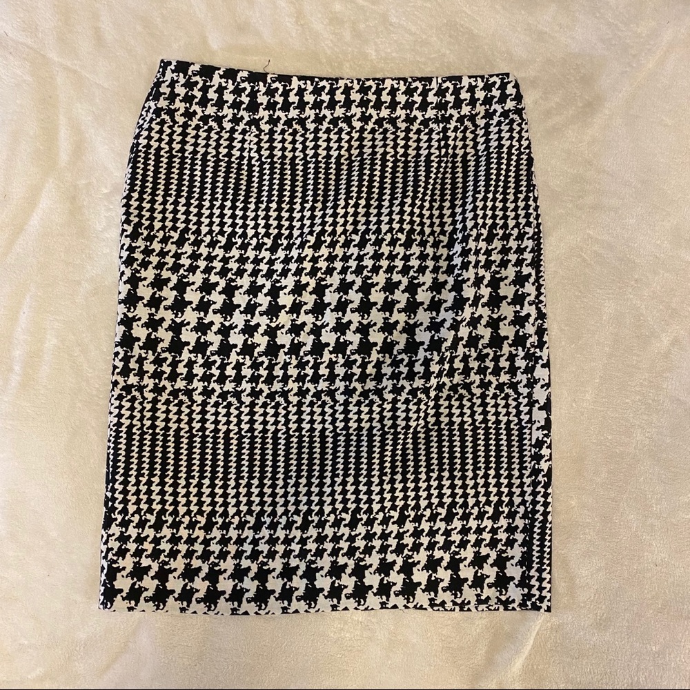 3/$15 Sale!! Worthington houndstooth skirt